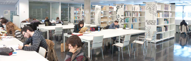 estudiants a la biblioteca 1